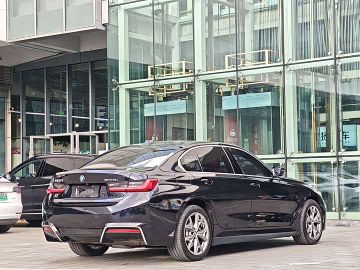 Фото 18 - BMW i3