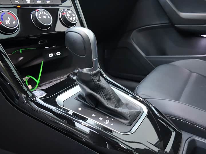 Фото 14 - Volkswagen T-Roc