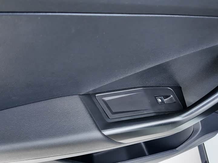 Фото 17 - Volkswagen T-Roc