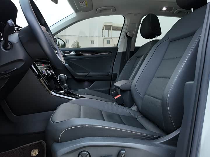 Фото 8 - Volkswagen T-Roc