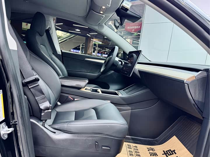 Фото 15 - Tesla Model Y