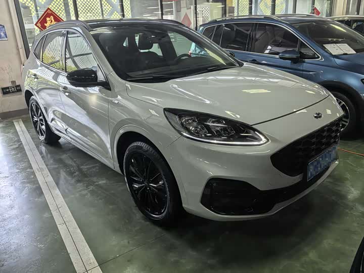 Фото 2 - Ford Escape