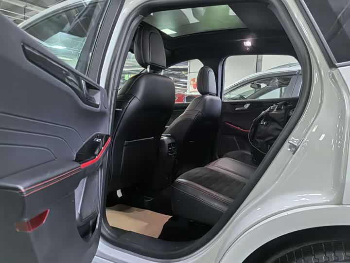 Фото 5 - Ford Escape