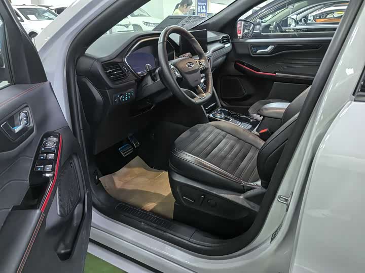 Фото 7 - Ford Escape