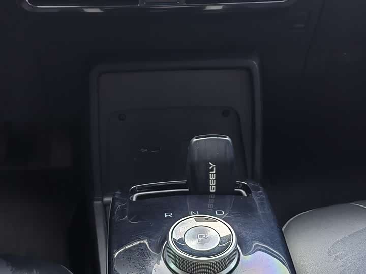 Фото 5 - Geely Geometry E Firefly