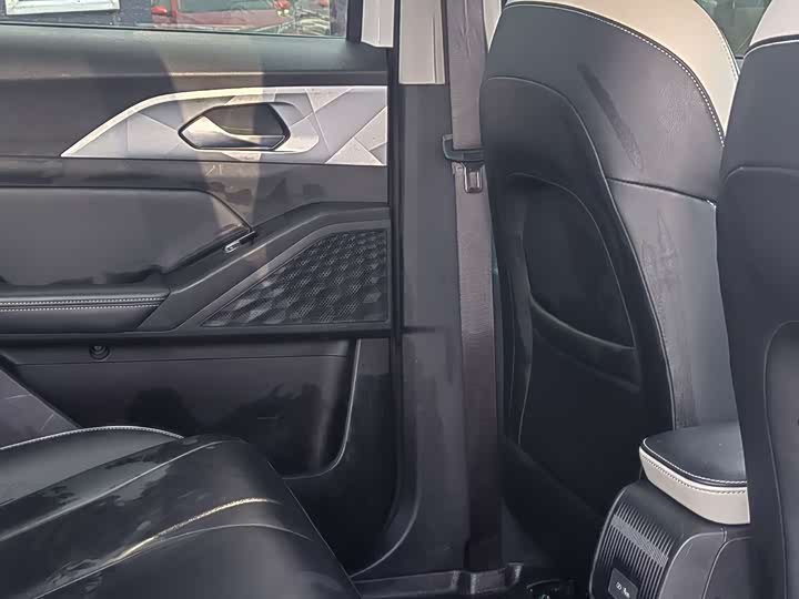 Фото 8 - Geely Geometry E Firefly