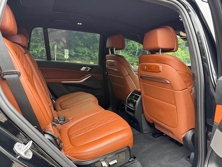 Фото 11 - BMW X7