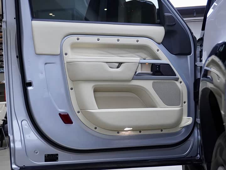 Фото 15 - Land Rover Defender