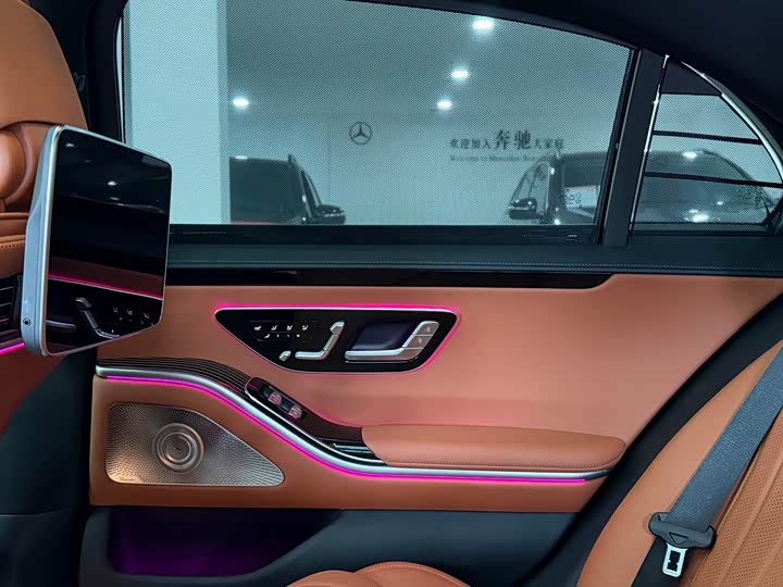 Фото 14 - Mercedes-Benz S-Class