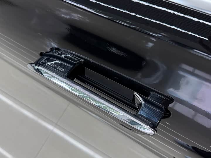 Фото 16 - Mercedes-Benz S-Class