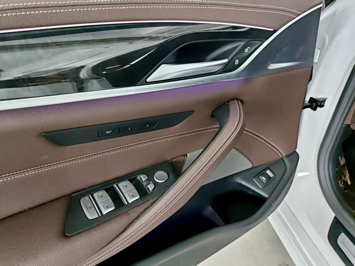 Фото 14 - BMW 5 Series