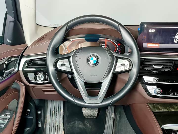 Фото 17 - BMW 5 Series