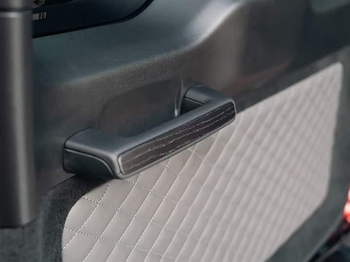 Фото 17 - Mercedes-Benz G-Class