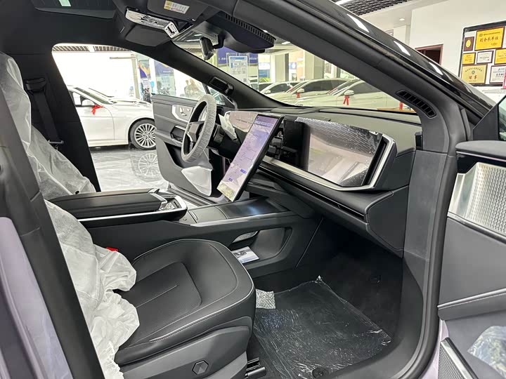 Фото 11 - HiPhi Y