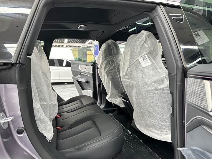 Фото 12 - HiPhi Y