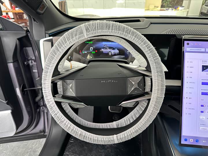 Фото 14 - HiPhi Y