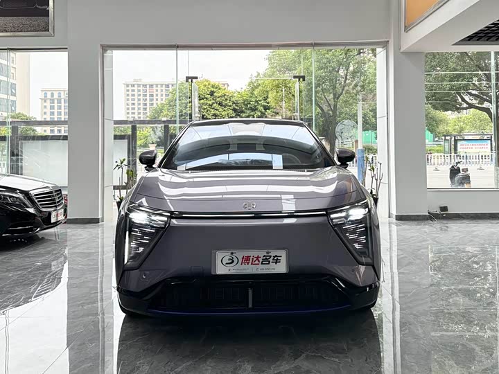 Фото 2 - HiPhi Y