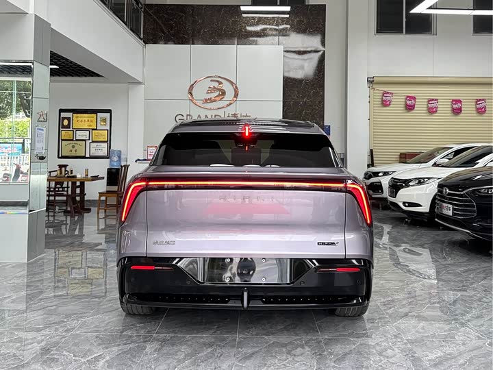 Фото 5 - HiPhi Y