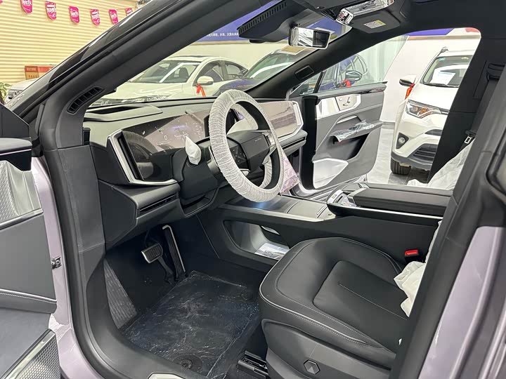 Фото 8 - HiPhi Y