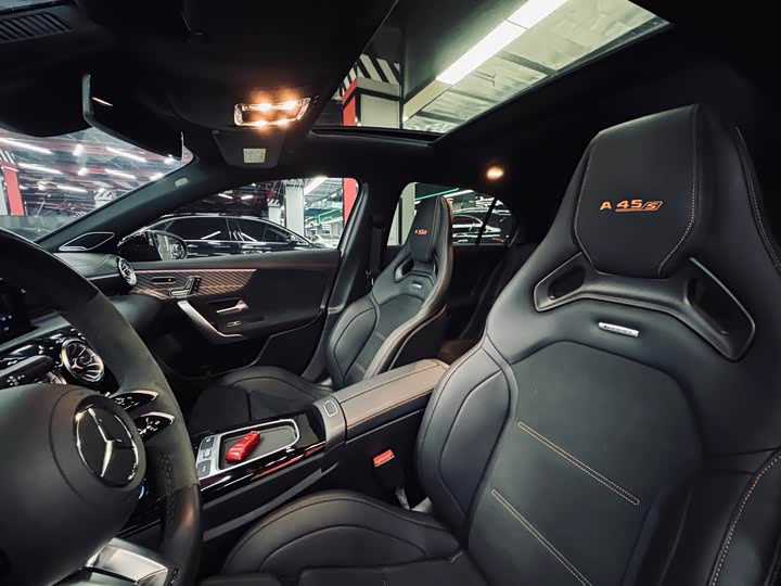 Фото 25 - Mercedes-Benz A-Class AMG