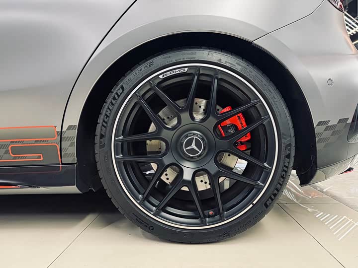 Фото 27 - Mercedes-Benz A-Class AMG