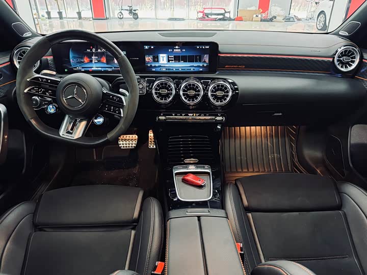 Фото 29 - Mercedes-Benz A-Class AMG