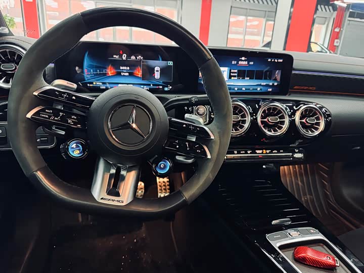 Фото 31 - Mercedes-Benz A-Class AMG