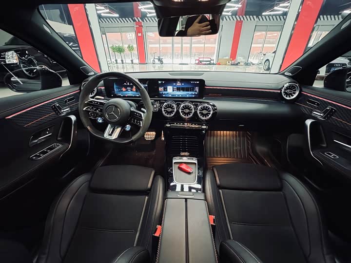 Фото 32 - Mercedes-Benz A-Class AMG