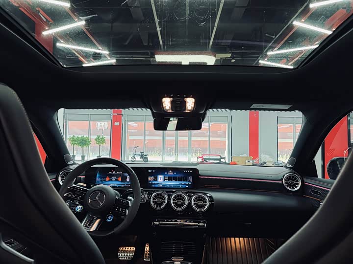 Фото 34 - Mercedes-Benz A-Class AMG