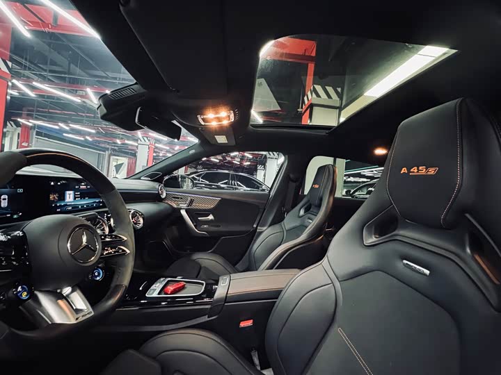 Фото 39 - Mercedes-Benz A-Class AMG