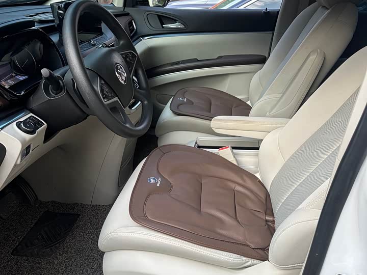 Фото 2 - Buick GL8 ES