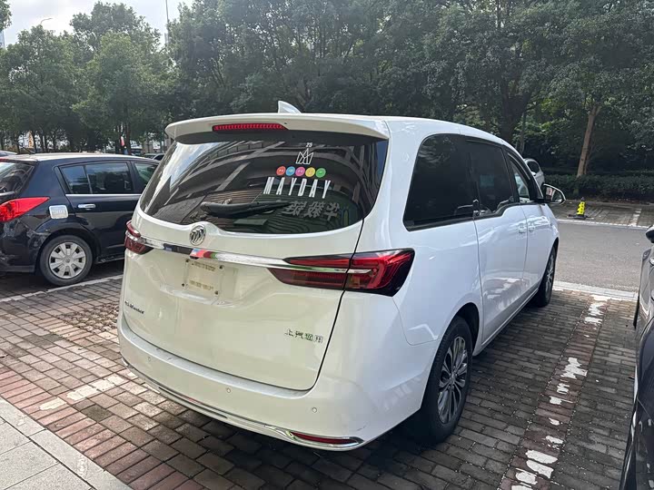 Фото 8 - Buick GL8 ES