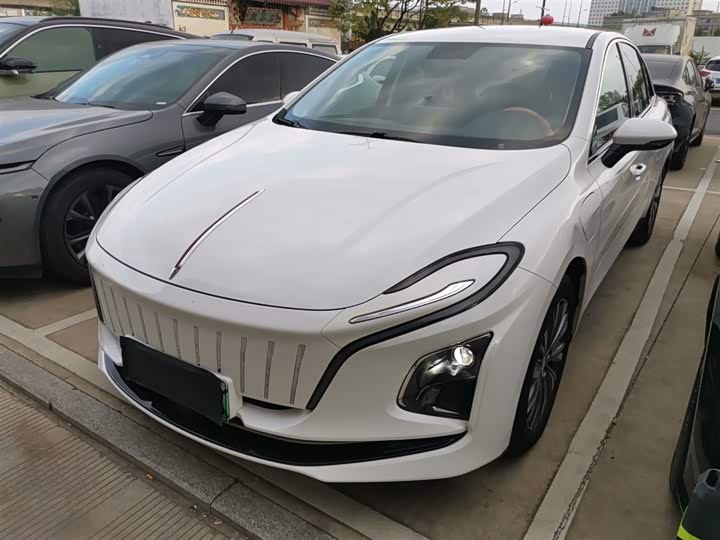 Фото 2 - Hongqi E-QM5