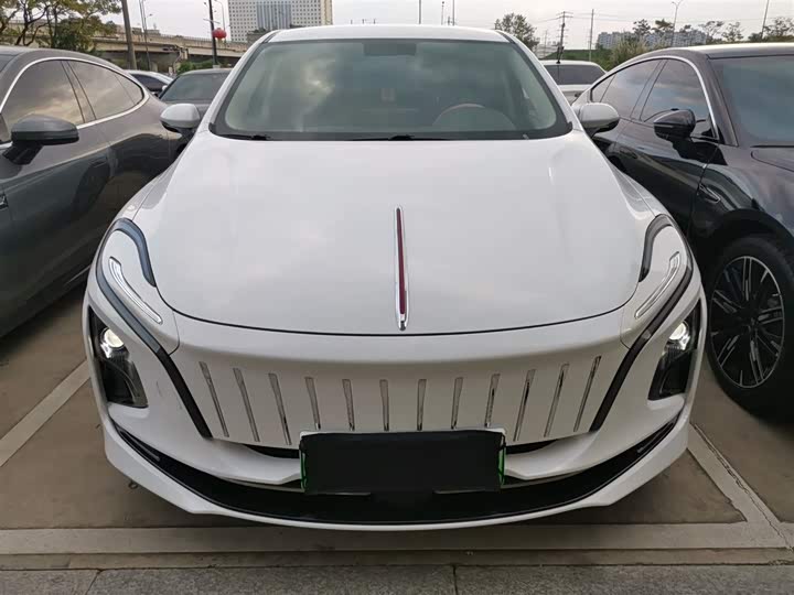 Фото 3 - Hongqi E-QM5