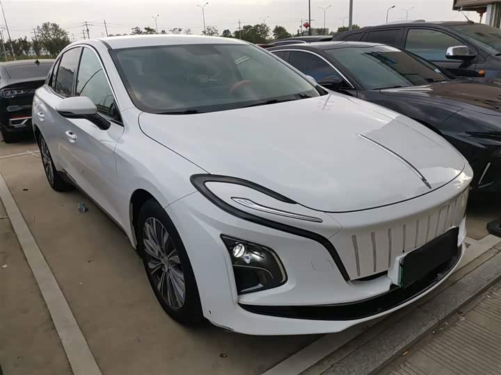 Фото 4 - Hongqi E-QM5