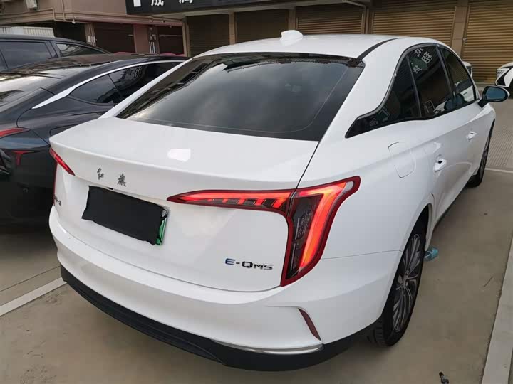 Фото 7 - Hongqi E-QM5