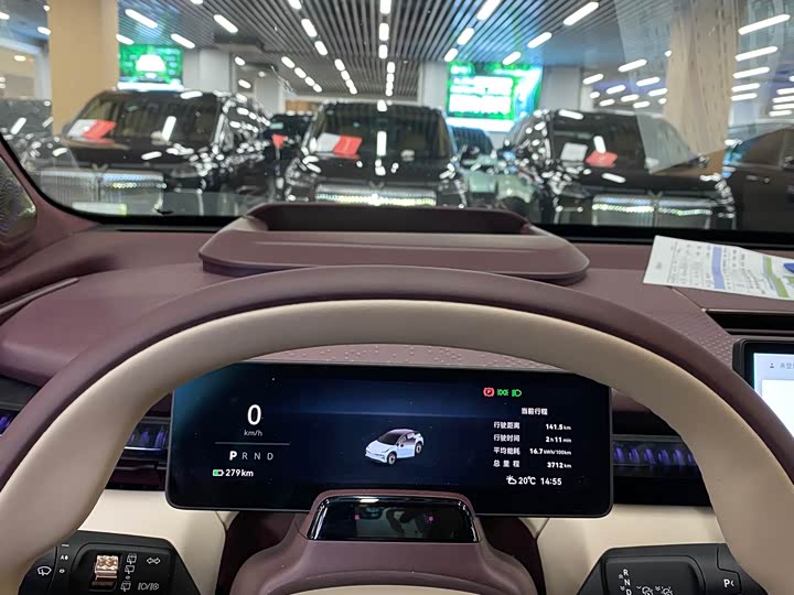 Фото 16 - Zeekr X