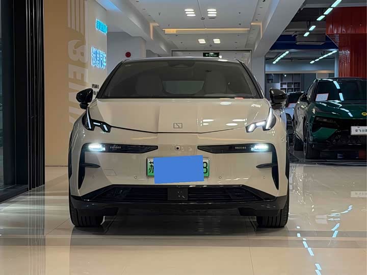 Фото 2 - Zeekr X