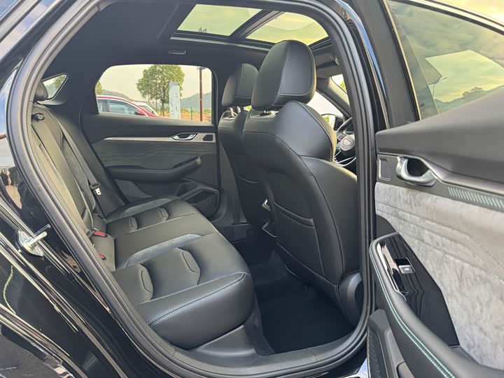 Фото 12 - Geely Preface