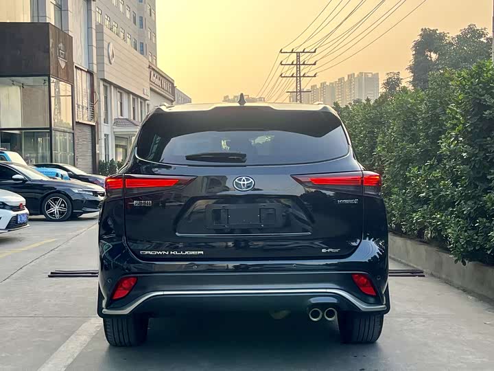 Фото 3 - Toyota Crown Kluger