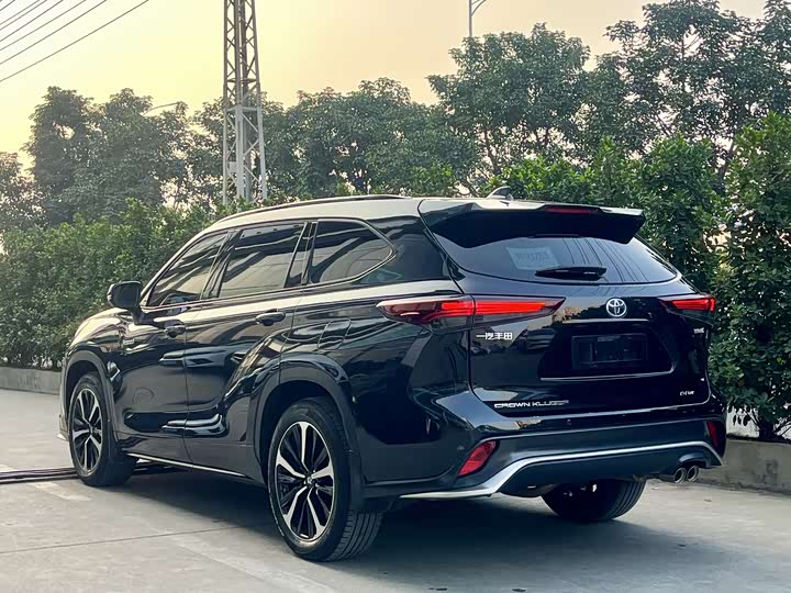 Фото 4 - Toyota Crown Kluger