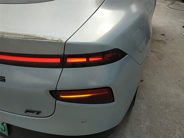 Фото 10 - XPeng P7