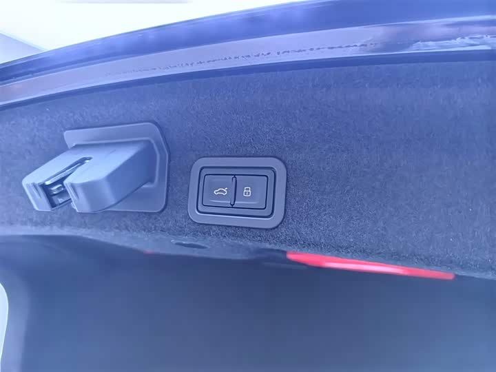 Фото 6 - Audi A6L