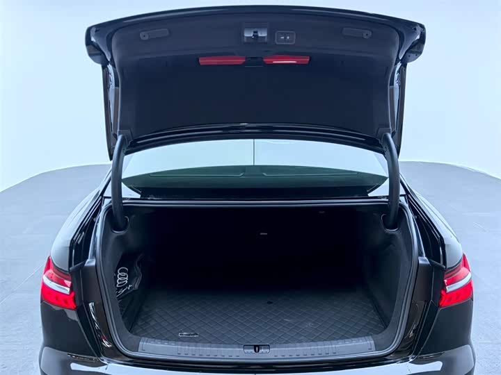 Фото 7 - Audi A6L