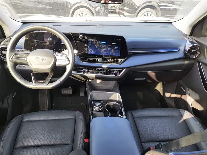 Фото 10 - Chevrolet Equinox Plus