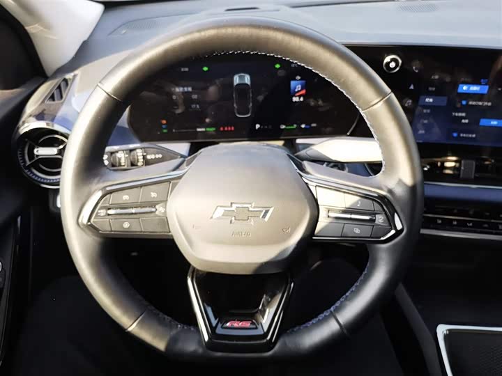 Фото 11 - Chevrolet Equinox Plus