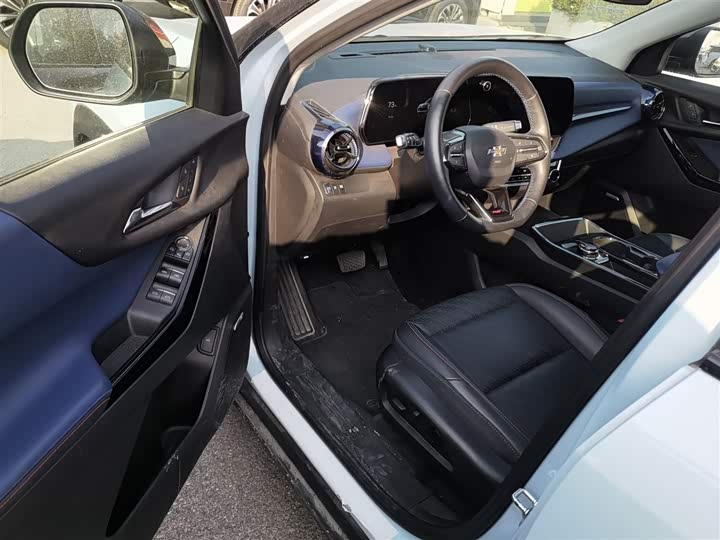 Фото 16 - Chevrolet Equinox Plus