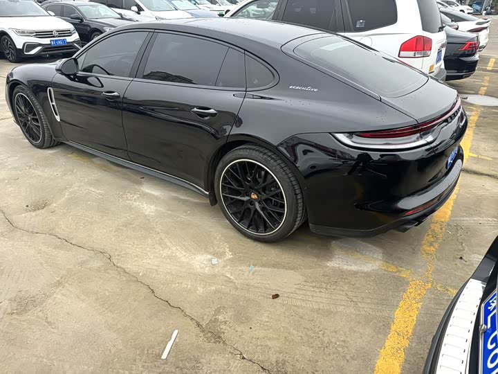 Фото 10 - Porsche Panamera