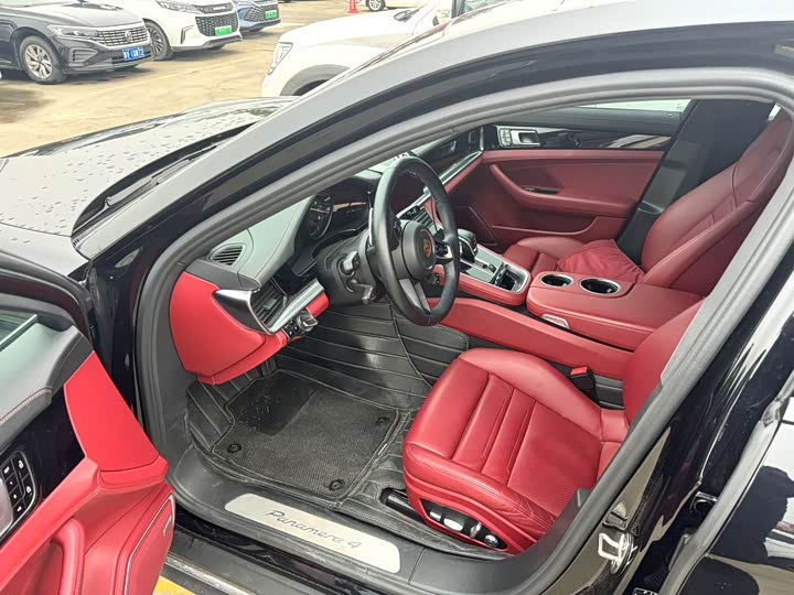 Фото 2 - Porsche Panamera