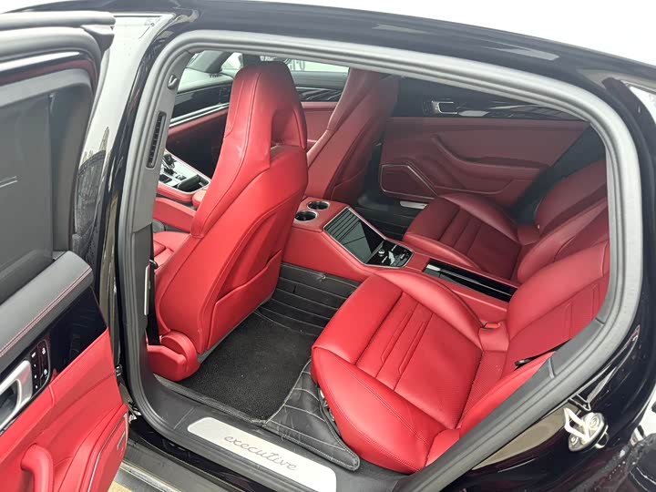 Фото 3 - Porsche Panamera